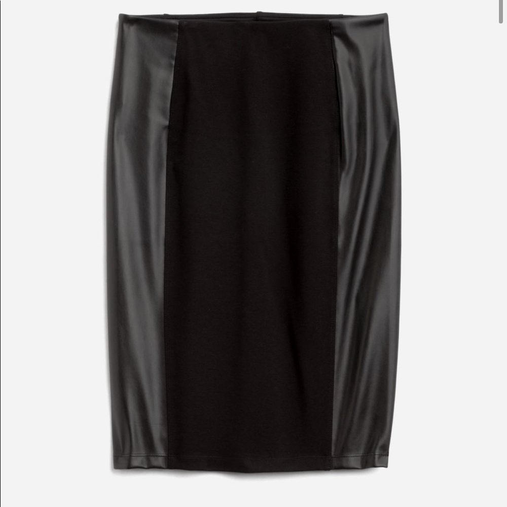Blk knit Faux Leather Detail skirt